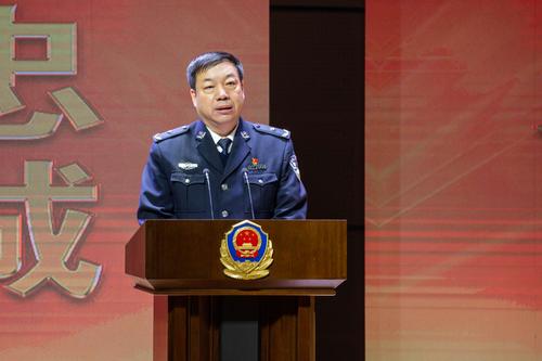 马明仁副区长做《2019年公安工作报告》