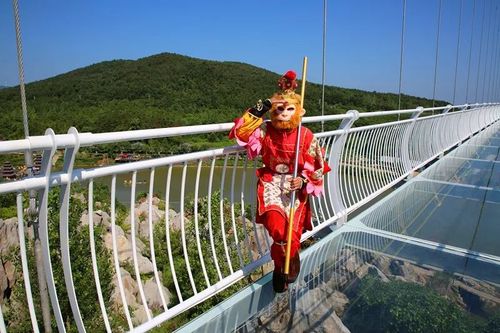 斥资3000万全长220多米随州西游记主题玻璃桥即将试营业太刺激了