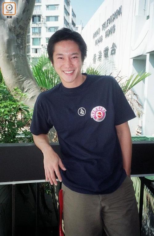 何超仪老公陈子聪年轻的时候很帅啊