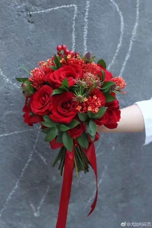 红色系手捧花