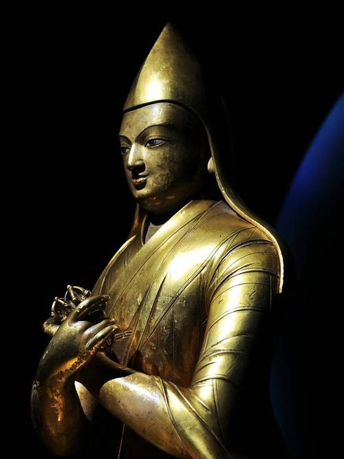 稀有17世纪晚期铜鎏金蒙古扎纳巴扎尔风格带背光无量寿佛立像