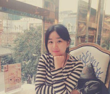 孟非22岁女儿近照曝光引热议,亭亭玉立神似奶茶妹妹章泽天!_苹果