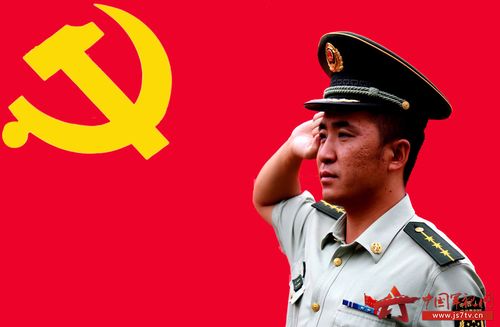 (13)建党节,武警四川省总队凉山支队一名党员向党旗庄严宣誓.李结义摄