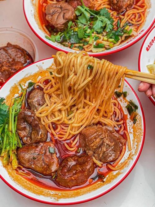 这绝对是重庆最好吃的牛肉面60牛肉超大坨