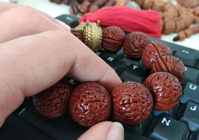 普通桃核手串,盘10年后……到底有多美?