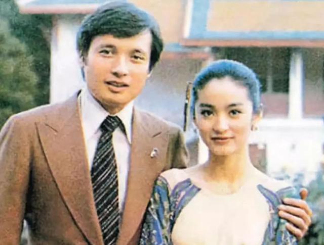1982年秦汉与妻子离婚,3年后他与林青霞宣布恋爱.