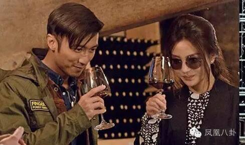 看到谢霆锋如此配合,酒精上脑的赵薇脱口而出了一句"某人果然没爱错"!