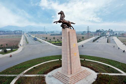 乡镇名称:镜屏镇 乡镇介绍:锦屏镇位于宜阳县城郊,南依锦屏山,北临