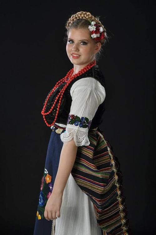 阿胜胜的相册-塞尔维亚服饰