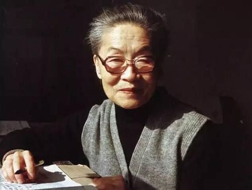 多年后,钱钟书曾借用英国传记作家概括婚姻的一段话表示对他与杨绛