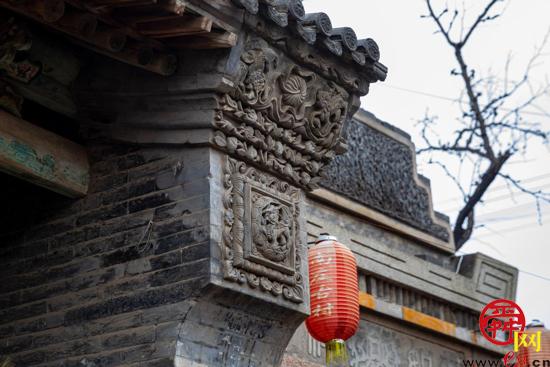 村内以南北两座大庙,张氏十八堂为代表的文物古迹,民居院落以及遍布全