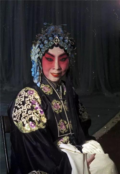视频来源:开封视听网 一组珍贵的老照片,致敬豫剧大师陈素真!