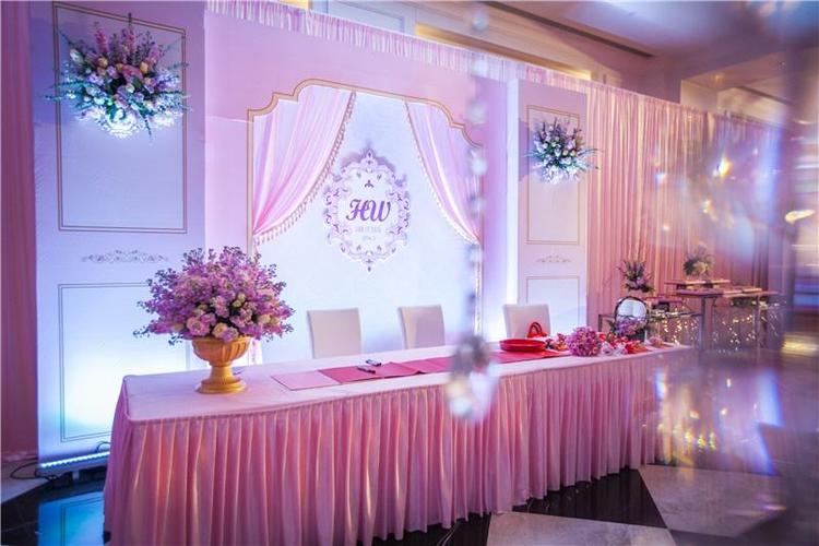 婚礼酒店门口迎宾布置图片