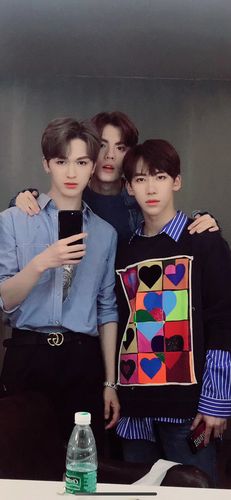 偶像练习生##丁泽仁##朱正廷##毕雯珺##乐华 这一张大家见过吗 我刚