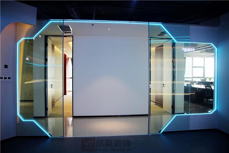 华强集团办公室展厅大门装修实景图
