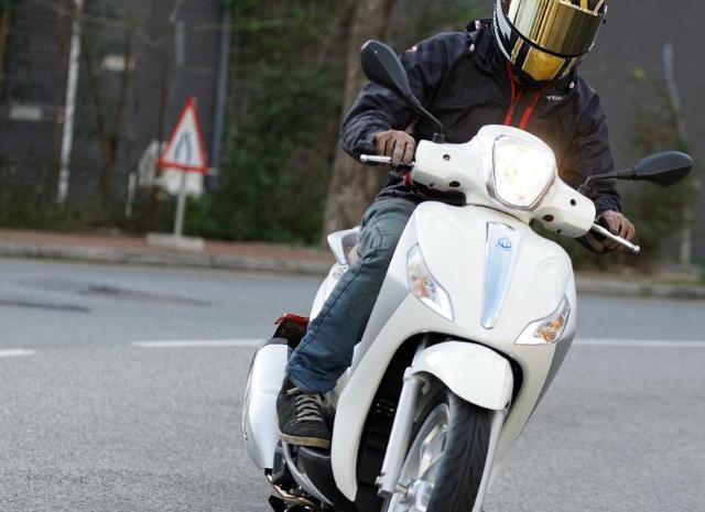 比亚乔 埋地雷 piaggio medley 150!除了价格,全身都是优点!