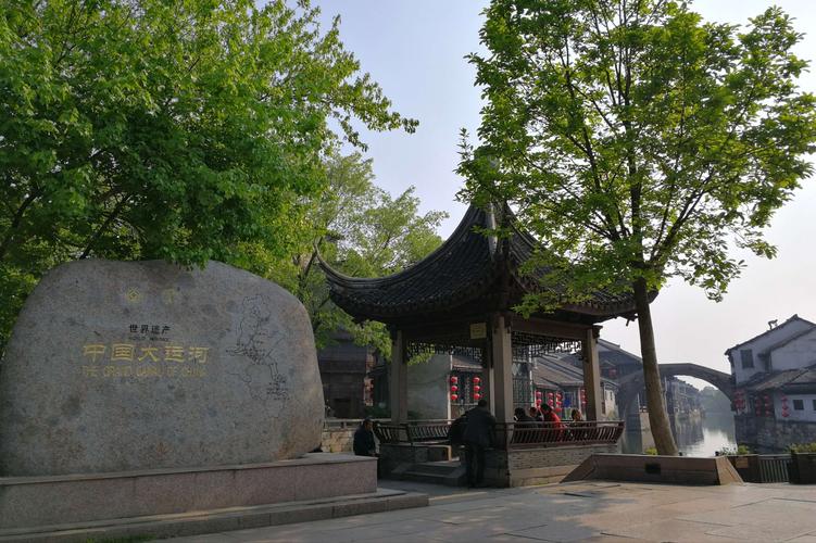 写美篇南浔曾由南林和浔溪两村组合而成,具有七千余年悠久历史,拥有