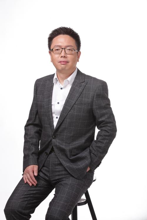 节目主持人 《1062交通动态》主持人 广电十佳主持人 《伴你同行》