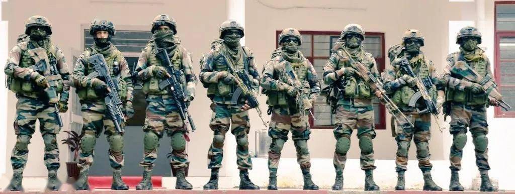 印度伞兵"摆抛斯",八人组四型步机枪,武器仍没摆脱"万国牌"