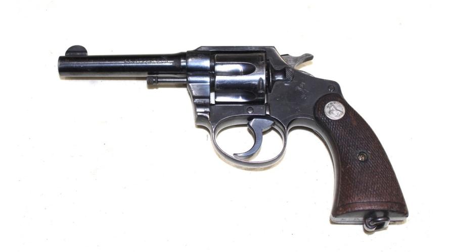 《警察故事》里陈家驹的武器,经典的点三八,这是香港警队第几代左轮?