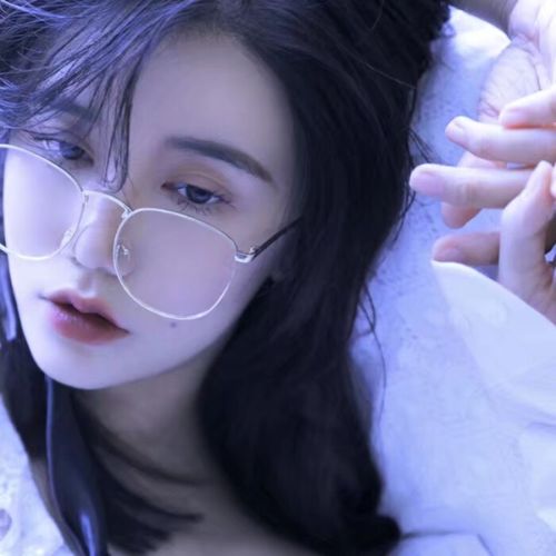 沈伊彤 