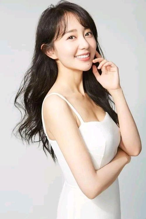 孙耀琦精美壁纸:有一双漂亮灵动的眼睛,俏丽的脸蛋