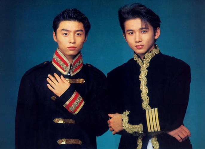 成员为堂本光一及堂本刚,于1993年8月6日组成.1997年7月21日正式出道.