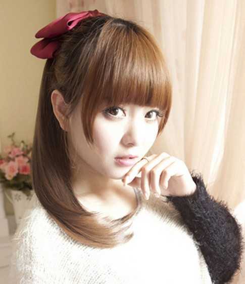 > 正文  有着甜美脸蛋的女生,飘逸感的长直发发型,散发着浓郁的清新