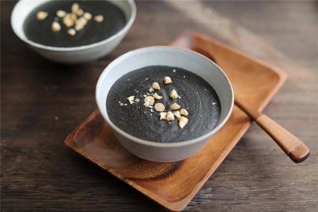 每天喝一杯黑芝麻糊,长此以往,身体或会得到3个改善