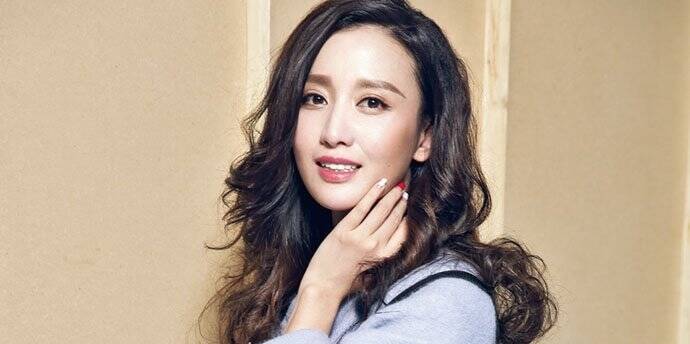 据悉,张萌是80后女演员,曾与黄海波交往,现在估计是单身.