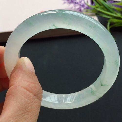 正圈56mm,冰种飘花正圈手镯,刚性十足,莹润透亮,花色飘渺,贵气奢华,起