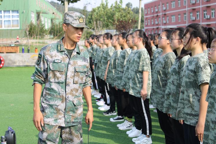 山青军训开启美好初中生活-实验中学西校区翦云山山青世界军训纪实(第