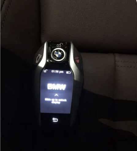新款宝马x3到店,配智能液晶钥匙,奥迪q5这次要倒大霉了