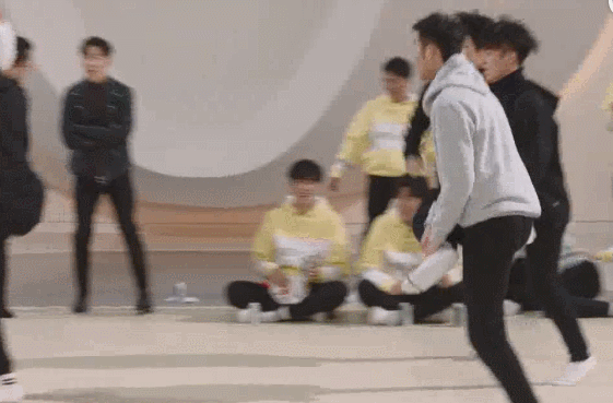 进来笑!一群大笨鸡哈哈哈哈哈哈哈(声入人心斗鸡.