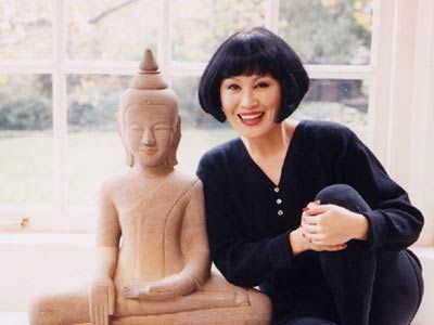 92年,享有国际声誉的华裔名人靳羽西女士创建了羽西品牌