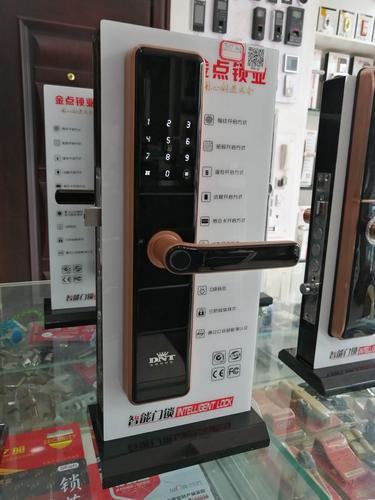 这款帝尼特一握开智能锁还有许多特色,比如带门铃,内部防猫眼开启.