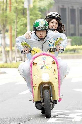 影视 影视新闻 港台 > 正文 偶像剧《不良笑花》将在台湾播出精采大