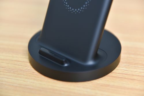 小米立式无线充电器 20w简评:大众化无线快充解决方案