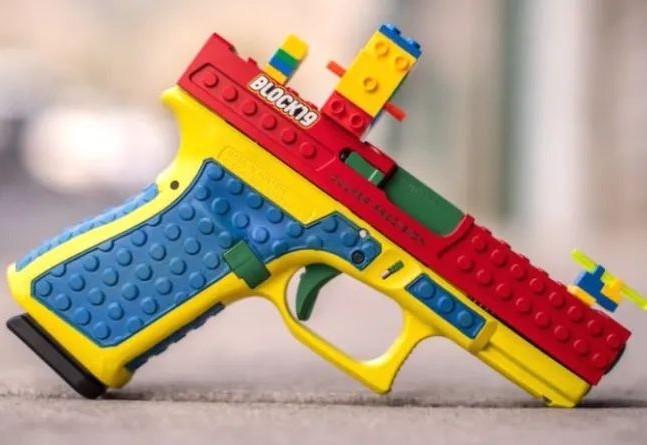 美国枪械商把手枪设计成乐高的样子,乐高看到后怒了!