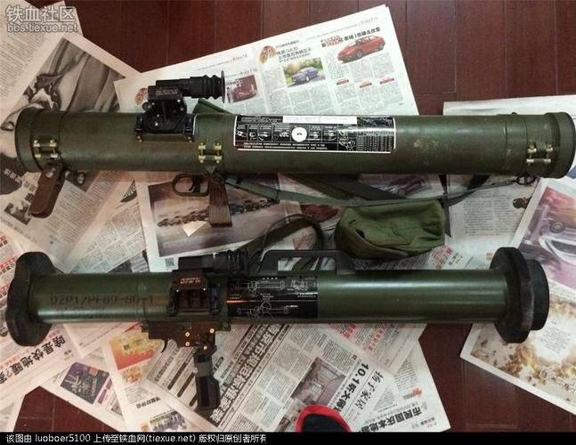 上为:pf97式93毫米单兵云爆火箭   下为:pf89式80毫米单兵火箭筒