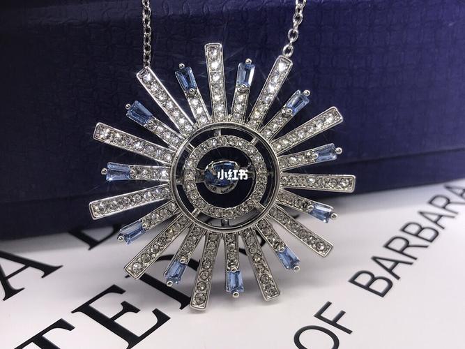 2020新款施华洛世奇蓝钻灵动太阳花项链_项链_施华洛世奇怎么样