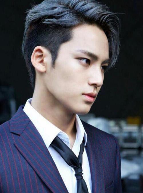 看这下颚线!就是吃不胖没错了.         7