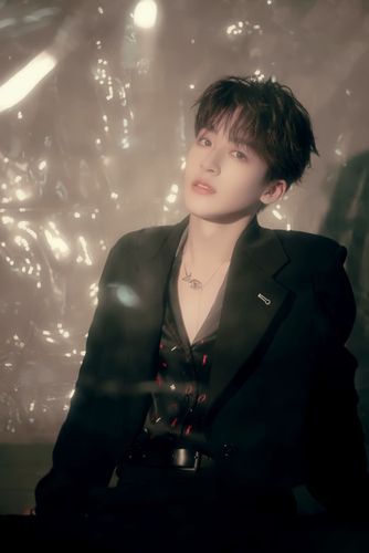 爱豆壁纸|r1se门面 何洛洛