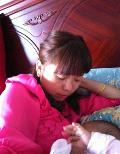 原创2个孩子同一天出生一个喝母乳一个喝奶粉5个月后差距太明显