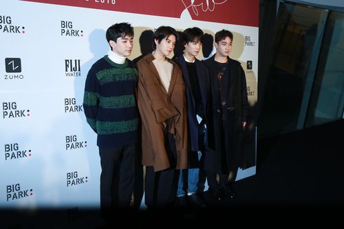 大势男团云集时装周 nu"est w华丽现身引关注