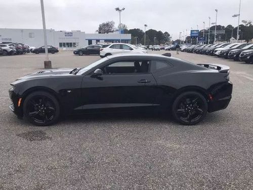 新款雪佛兰科迈罗,黑武士,非常有攻击性,性能范十足