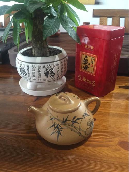 喀左紫砂壶 品名:石瓢壶 泥料段泥 作者冯小英 手工制作