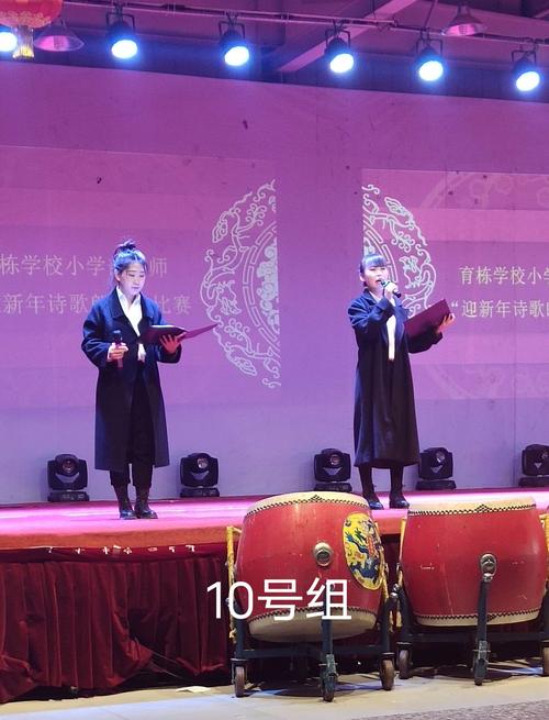 六年级组张智卿,杜丹丹,朗诵的主题是《灵魂颂》.