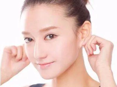  功效>此按摩耳朵养生方法可使听觉灵敏,并有健脑之功,对于神经衰弱