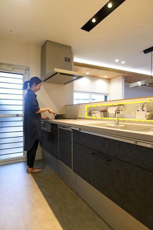 为啥日本厨房小却整洁?看似不起眼的"凹槽"设计,用了倍感依赖